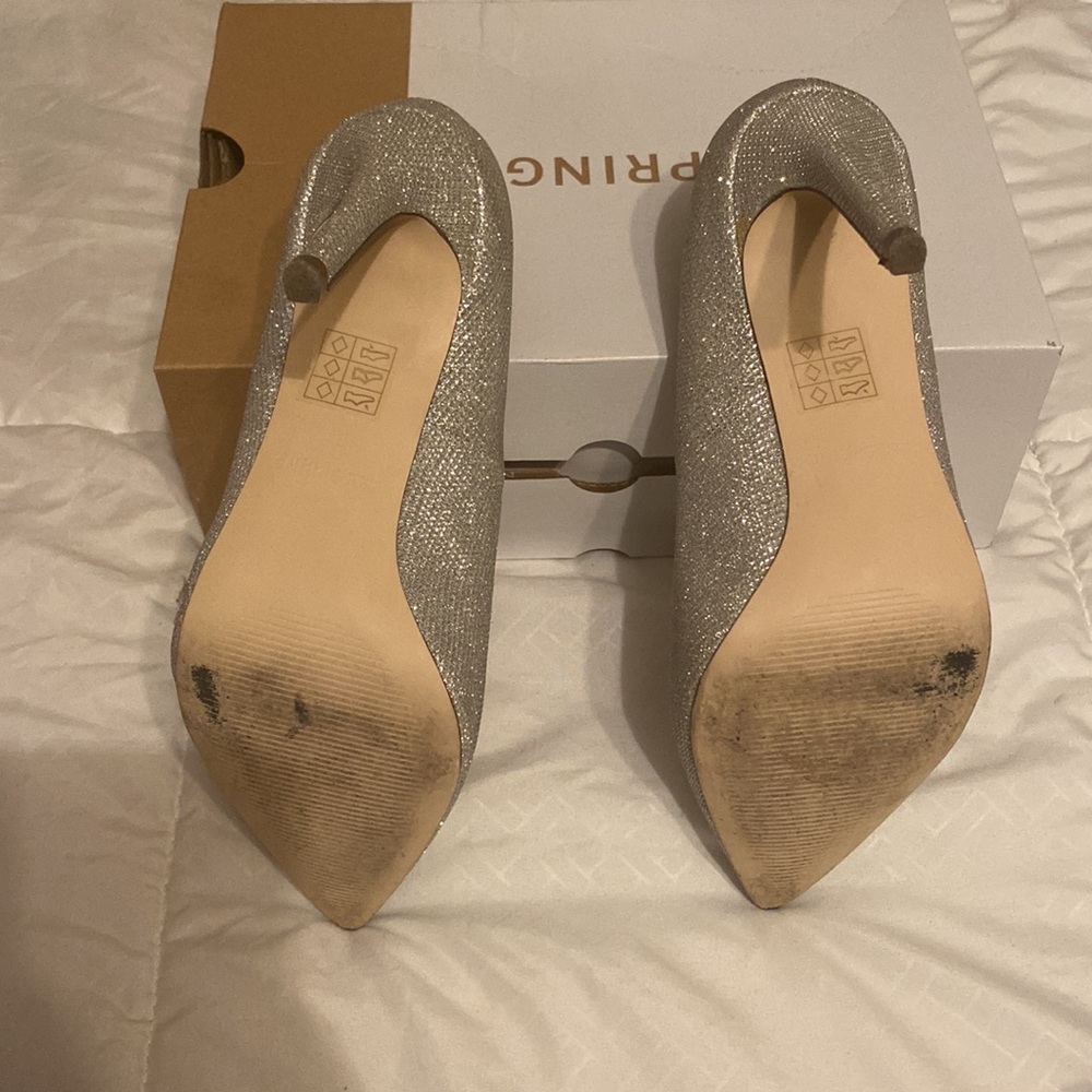 Beautiful Statement Sparkling Silver Pump! - image 3